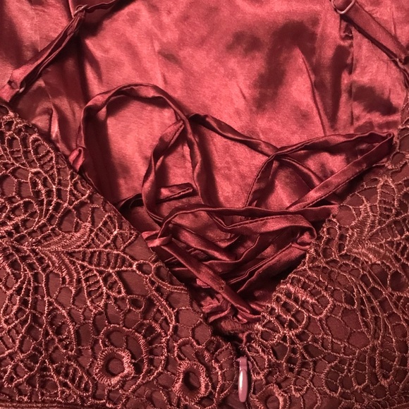 Lulus burgundy lace midi new dress size L - Picture 2 of 7